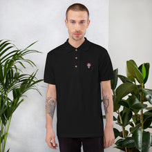 Lade das Bild in den Galerie-Viewer, Wappen - Besticktes Polo-Shirt
