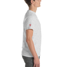 Lade das Bild in den Galerie-Viewer, Gusch bei da He! - Kurzärmeliges T-Shirt
