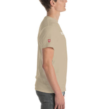 Lade das Bild in den Galerie-Viewer, Rudolfscrime - Kurzärmeliges T-Shirt
